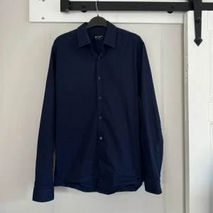 Tiger of sweden skjorta  - Använd ett fåtal gånger och i väldigt fint skick, hör av dig vi minsta fundering