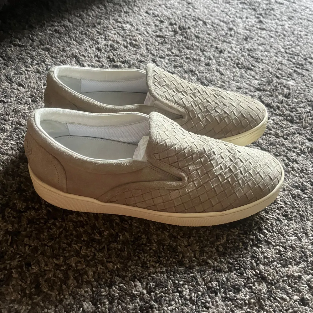 Bottega Veneta Slip on, grå. Storlek 43. Fint skick.. Skor.