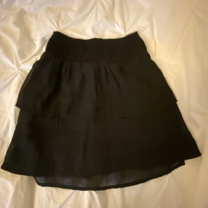 Volang kjol - Säljer nu denna jätte gulliga kjol som jag använt endast en gång 💓 Skriv gärna om du undrar något och tryck gärna på köp nu! (Kolla med mig först då jag är i min stuga och inte vet om jag kommer hinna posta just denna) 💓