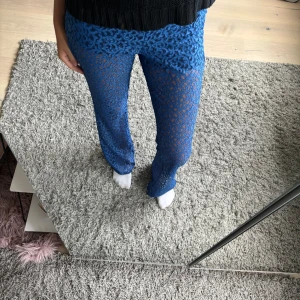 Spetsbyxor  - Säljer mina hemmasydda lowwaist bootcut spetsbyxor de är aldrig använda  