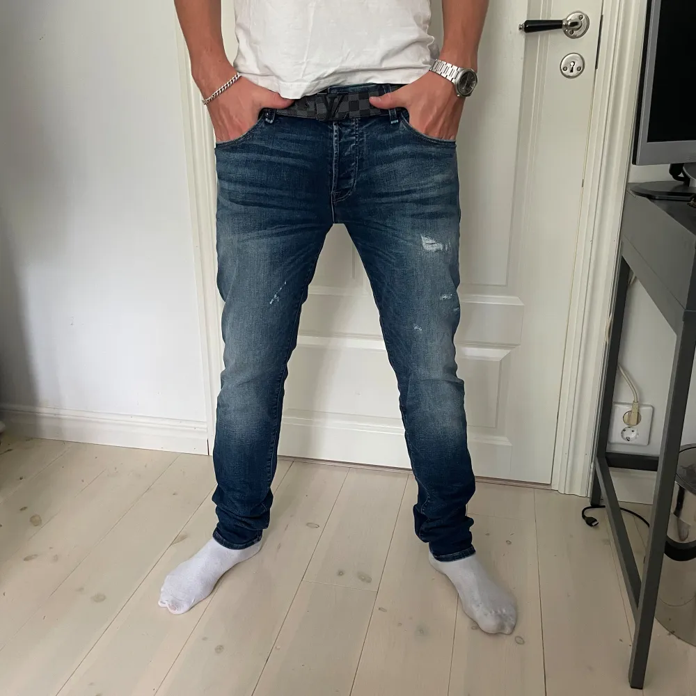 Snygga trendiga Jack & Jones jeans i färgen blå. . Jeans & Byxor.