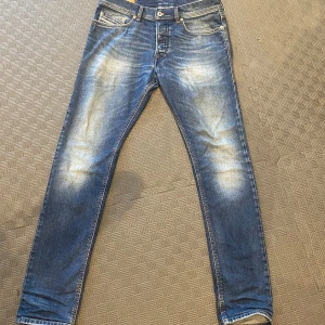 Diesel Jeans  - Tja säljer ett par snygga blåa Diesel jeans storlek 30W och 30L skriv om ni är intresserade eller vill ha fler bilder. Priset kan också diskuteras. 