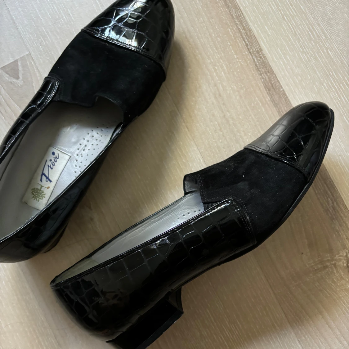 svarta klackskor  - 91