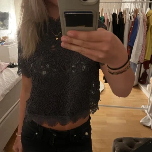 Topp - Jättefin topp från zara i storlek M men passar även xs/s!