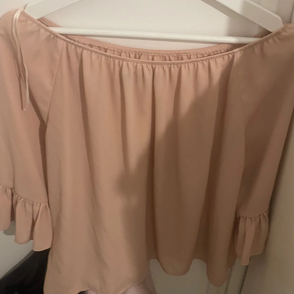 Beige off-shoulder topp från BikBok - 90