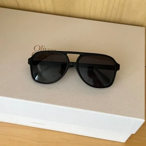 Solglasögon - Säljer nu mina solglasögon ifrån vonroe i nyskick! Endast glajorna tillkommer. 