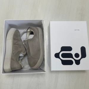 Eytys grå - Grå skor från Eytys i storlek 40