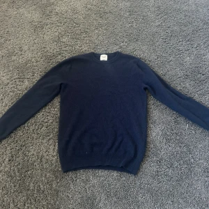 John Henric - Storlek S passar vissa M. Helt okej skick. Säljes pga för liten