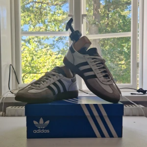 Adidas Spezial - Säljer dessa snygga Adidas Spezial skor i nyskick. Nypris CA: 1249:- Mitt pris: 849:- Har använts ett fåtal gånger! (Byten och prisförslag tas gärna emot) Hör av dig inna det är försent!