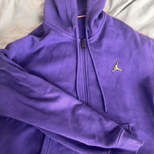 Lila hoodie från Jordan - Endast för byte eller pris 500