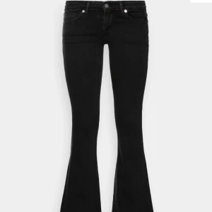 Only Jeans - Only Tall Jeans, dem har en slit längst ner vid benet. ❤️