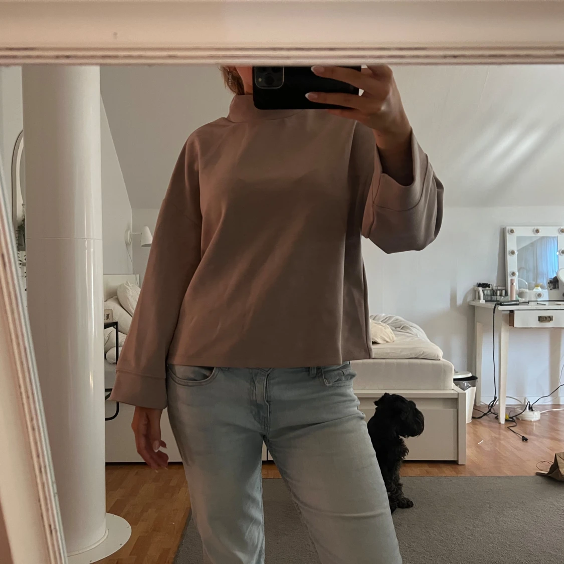 Beige tröja med hög krage - 91