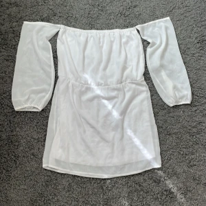 Klänning - Klänning med ärmar