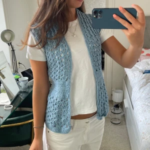 Kofta!  - Jätte snygg virkad kofta som är så snygg att ha över ett t shirt eller linne