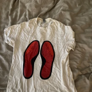 T-shirt tryck  - Knappt använd snygg 