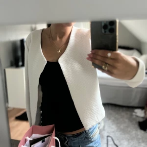 Kofta från Only!! - Fin ribbad kofta från Only💞Bra skick, endast använd ett fåtal gånger