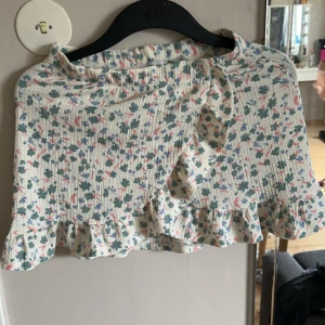 Fin kjol  - Jätte fin skön sommar kjol, säljer då den är för kort för mig. 