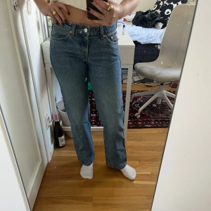 Weekday jeans  - Jeans från weekday i modellen arrow köpta för några år sedan. Jeansen är tyvärr för små för mig. 