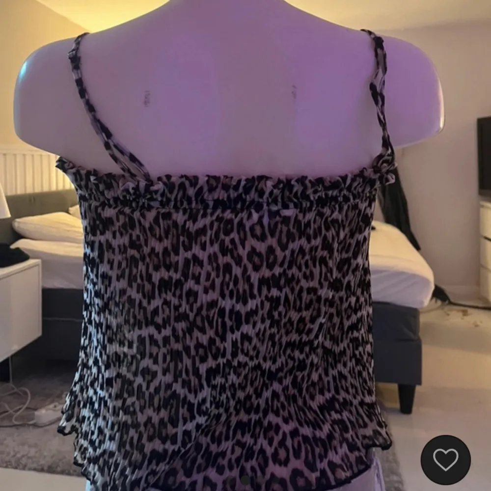 JÀtte fin leopard linne frÄn hm som aldrig Àr anvÀnd!!. YlÀosat.
