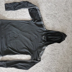 Training top neckup size S men - Training top new. Hi neck design. Beautiful design