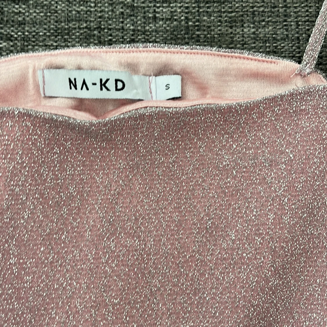 glittrigt linne ifrån NA-KD - 90