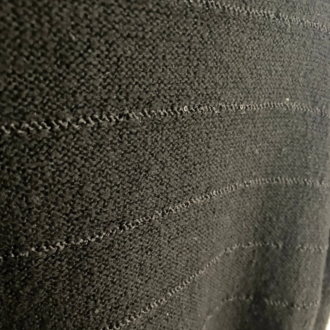 Svart stickad tröja med glitterdetalj - 90