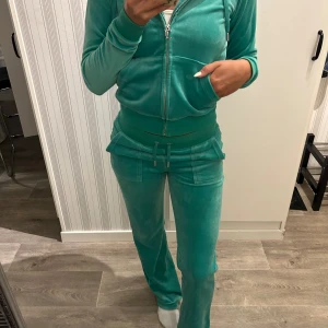 Juicy Couture set - Använda fåtal gånger, storlek xs grön. Fullpris 2498 för hela setet