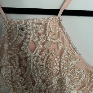 Klänning - Jätte fin festklänning. Kort. 