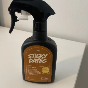 Sticky date body spray - Slutsåld på lush hemsida. Bara testat den är annars helt oanvänd!