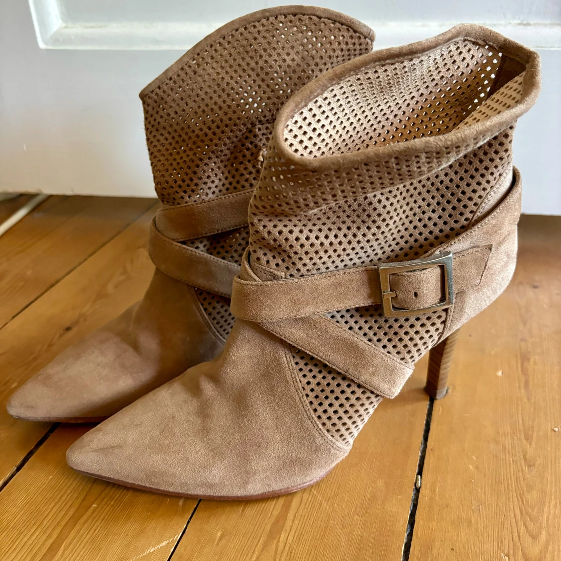 Klackskor med detalj