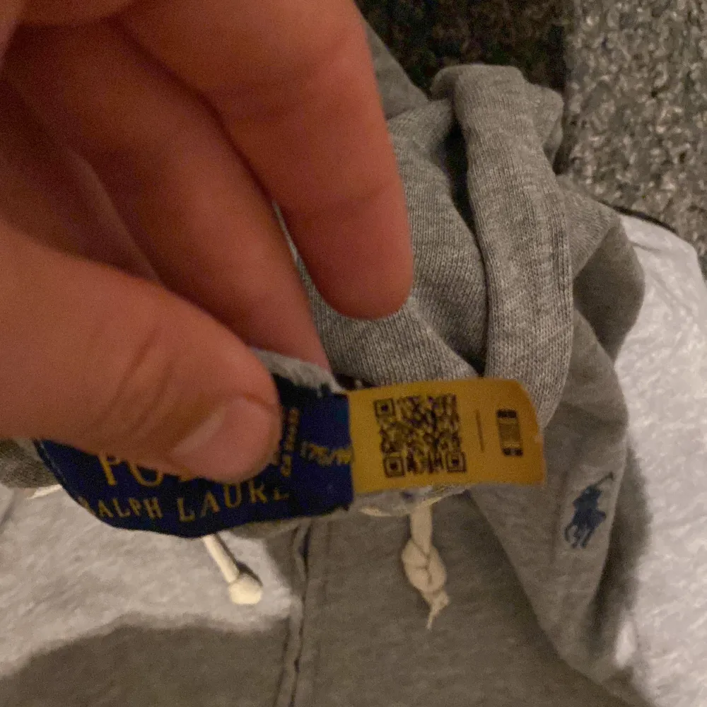 En riktigt fett Ralph lauren hoodie, Inga defekte! Bara att skriva om de är nått! . Hoodies.