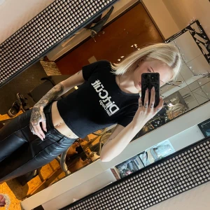 Dirtcult tröja - En dirtcult T-shirt i storlek xs