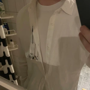 Zara skjorta  - Aldrig använt va för stor, lapp kvar skön linne skjorta skick 10/10