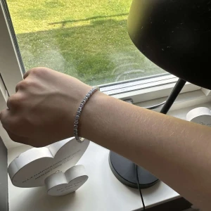 Armband  - Säljer detta super fina armbandet som aldrig är använt . 