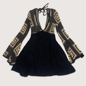 Kort klänning - Jättefin klänning💜🍄✧･ﾟ* väldigt fint skick! 🍓🫧 storlek S ♡ kontakta mig privat vid frågor & funderingar 💋