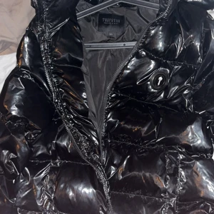 Trapstar jacka - Trapstar jacka  Storlek M Skick 9/10 Pris: 2500kr