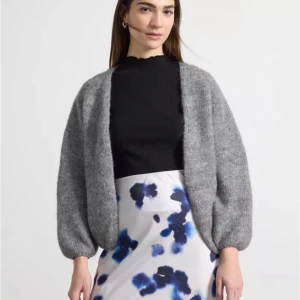 Stickad kofta - Stickad kofta från Lindex, endast testade! Säljer då den inte kommer till användning 💕