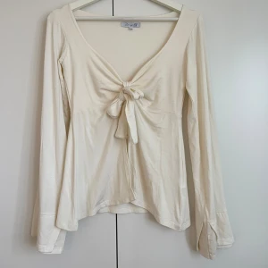 Snygg topp - Så snygg topp från Design By SI! StorlekS-M. Använd 1 gång!