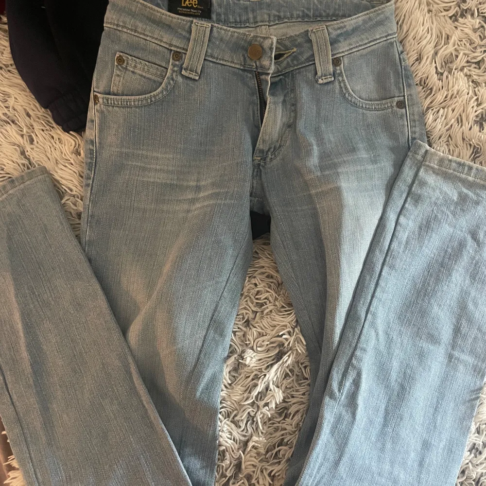 Midjemått 68 Innebärslängd 83 Storlek 27/32. Jeans & Byxor.