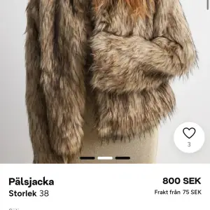 Söker denna pälsjacka från NAKD i storlek 36 🥰