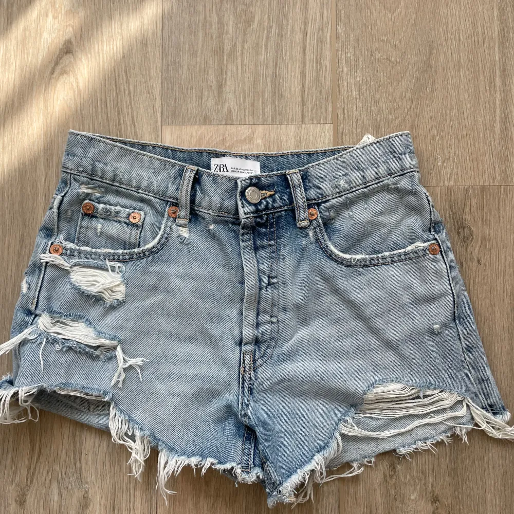 Shorts från zara i storlek 34. Shorts.