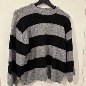 Randig tröja  - Randig tröja, perfekt till hösten