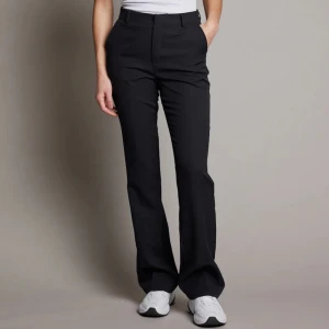 Kostymbyxor - Svarta kostymbyxor från bikbok med hög midja, säljer då dom har blivit för stora. Väl använda. Storlek 36