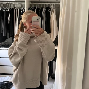 Oversize stickad  - En mysig stickad polo från h&m, perfekt till vintern💕 