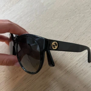 Gucci solglasögon - Solglasögon från Gucci. Fint skick, kvitto finns. Finns dock ingen kartong till. 