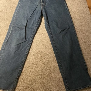 Levis stat loose jeans - 10/10 skick nästan helt oanvända, dom är för stora i min smak men väldigt snygga ändå. Bara höra av sig vid funderingar😁
