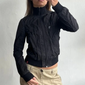 Jacka - Cool jacka perfekt till hösten! Köpt vintage🧡