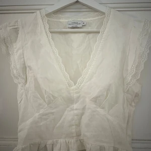 Topp  - Säljer denna gulliga topp från Nakd då den inte kommer till användning längre💖