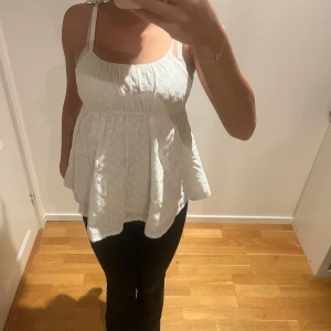 Linne - Jätte fint linne!! Knyt i axlarna 💗priset kan diskuteras 💗