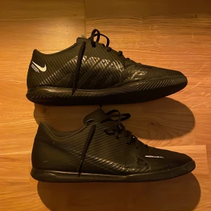 Mercurial - Jag säljer impressivt nya inomhusfotbollskor använt cirka 7 gånger och blivit försmå för mig. Storlek 45 men sitter som 44,5